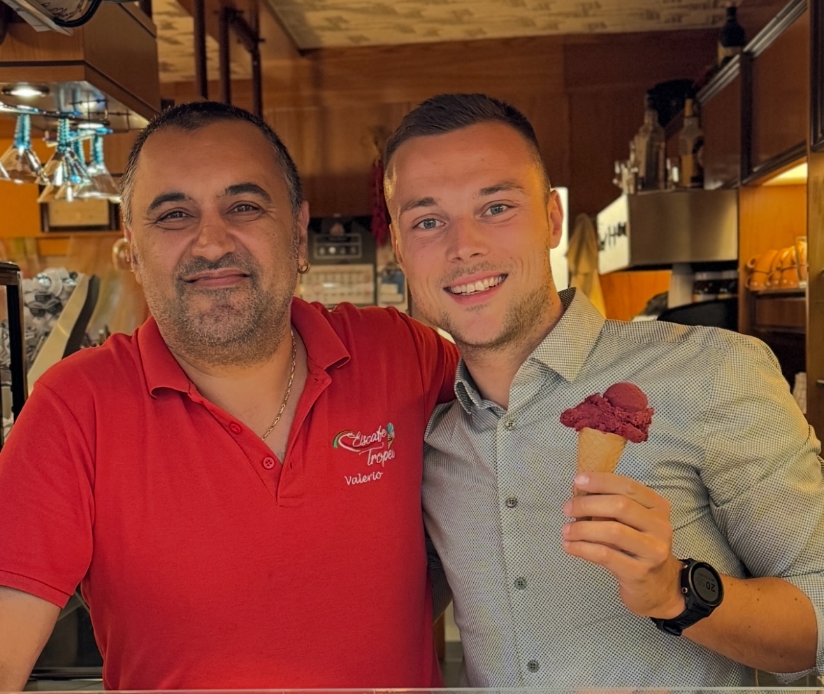 25-06-18 08-04-20 8176